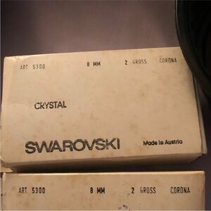 Swarovski 4 Genuine Beautiful Sparkling Crystal Beads in Classic Clear.